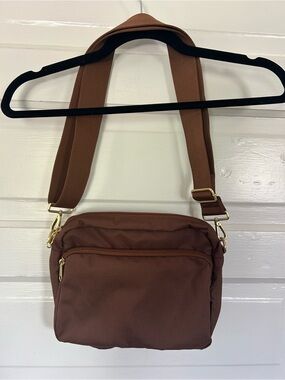Canvelle Brown Crossbody Bag w/Adjustable Strap, Many Pockets. Washable. 10 X 9